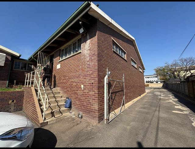 3,650M² WAREHOUSE TO LET IN LONGDALE